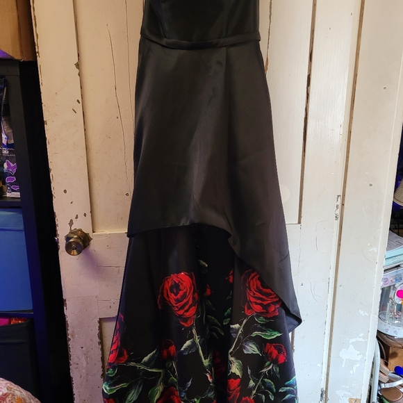 Women's size 8 formal gown - Picture 5 of 7
